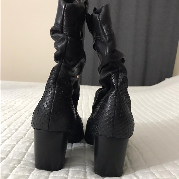 Black boots size 8.5 - Picture 2 of 4